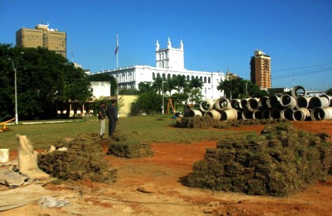 Bicentenario Park nahe des Lopezpalastes (MOPC)