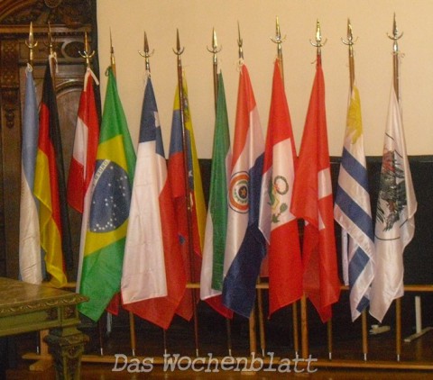 Flaggen der teilnehmenden Länder, darunter Paraguay