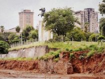 Schutzmauer unter Erdreich gefunden