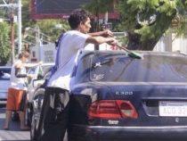 Polizist schoss Scheibenreiniger an