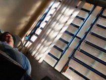 Büroschlaf sorgt für Empörung in der Bevölkerung