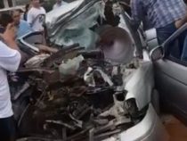 Tödlicher Unfall: Auto prallt gegen Bus