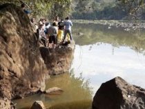 Fischer verschwindet spurlos in den Fluten vom Acaray