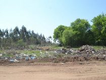 Städtische Mülldeponie verunreinigt Fluss