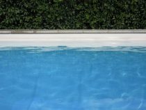 Kleinkind ertrinkt im Swimmingpool