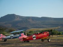 Doppeldecker auf Vintage Air Rally landen in Paraguay