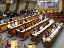 Pro und Kontra Handy im Unterricht: Senat drängt auf technische Analyse der Auswirkungen