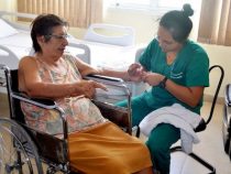 Niemand will sie mehr: Der bittere Trend zur “Entsorgung“ von Senioren nimmt zu