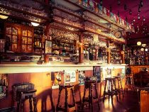 Eine Bar bringt Anwohner auf die Palme