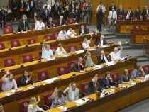 Kongress stimmt Lohnanhebungen zu