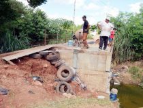 Brückenneubau stürzt nach drei Jahren ein