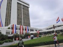 Nie im Büro, aber üppige Gehälter