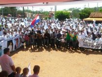 Mennoniten und andere besuchen Entführte der EPP und EML