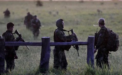 Dekret ermächtigt Streitkräfte zum Einsatz von Waffen gegen kriminelle Gruppen