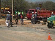 Private Firma saniert kostenlos Straßen in Loma Plata