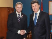 Mario Abdo besucht PLRA Parteizentrale