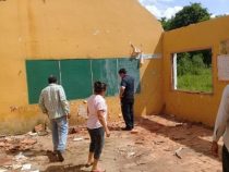 Diebe demontieren Schule in Independencia