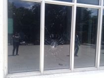 Steine auf die Justiz