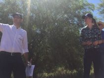 Leiterin der Forstbehörde Infona besucht Kooperative Neuland im Chaco