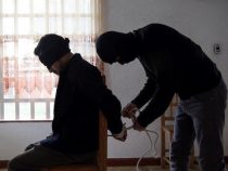 Sechs Maskierte nehmen Ehepaar als Geisel