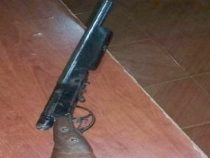 Die Waffen werden vom Teufel geladen