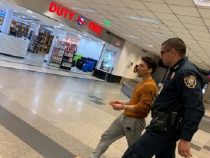 Dramatischer Landeanflug: Passagier will Flugzeugtür öffnen