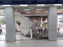 Decke stürzt im Krankenhaus herunter