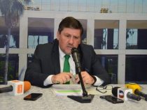 Paraguayische Parlamentarier fliegen nach Finnland