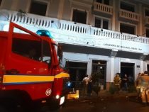Kurzschluss bei Klimaanlage verursacht Brand im Gebäude
