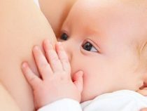 Baby erstickt beim Stillen