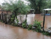Straßen und Häuser unter Wasser
