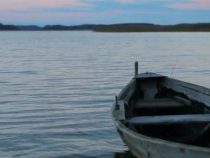 Nach Havarie im Fluss werden mehrere Personen vermisst