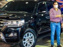 Ein Zauberer: Geringes Gehalt aber ein Auto der Luxusklasse