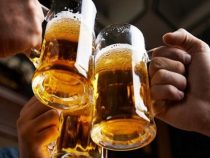 Covid-19: Der Konsum alkoholischer Getränke kann ein Infektionsrisiko sein