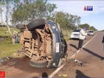 Schwerer Unfall wegen freilaufenden Schweinen auf der Straße
