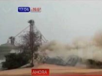 Silo mit 20 Tonnen Mais stürzt nach Explosion ein