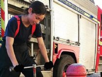 Feuerwehrfrau gewinnt Schönheitswettbewerb