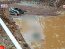 Motorradfahrer verunglückt und ertrinkt in einer Baugrube