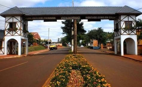 Leichnam eines Mannes im Vorgarten gefunden