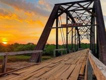 Feuerwehr schafft es historische Eisenbahnbrücke zu retten
