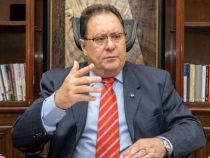 Selbstbeweihräucherung und Verschwörungen