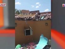 Wassertank stürzt auf Dach und tötet eine Person