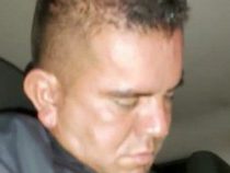 Angeblich betrunkener Polizist im Streifenwagen gefilmt