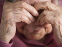 Kein Geld für Drogen: 12-Jähriger erwürgt fast seine Großmutter