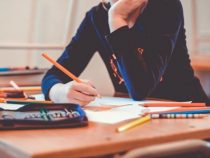 Wie funktioniert die Anmeldung zum Unterricht an Schulen?