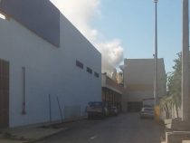 Feuer bricht im Einkaufszentrum aus