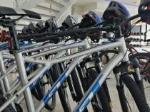 In die Pedale treten