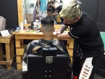 Friseur ohne Hände: “Ich glaube nicht an Grenzen“