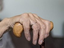 76-Jährige stirbt unter seltsamen Umständen