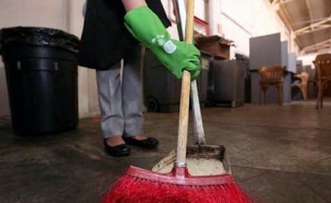 Rechte nur auf dem Papier: Warum 216.000 Hausangestellte ohne Versicherung dastehen